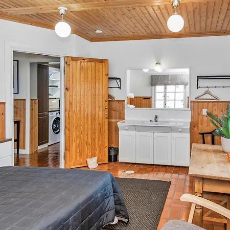 Kivitasku By Interhome